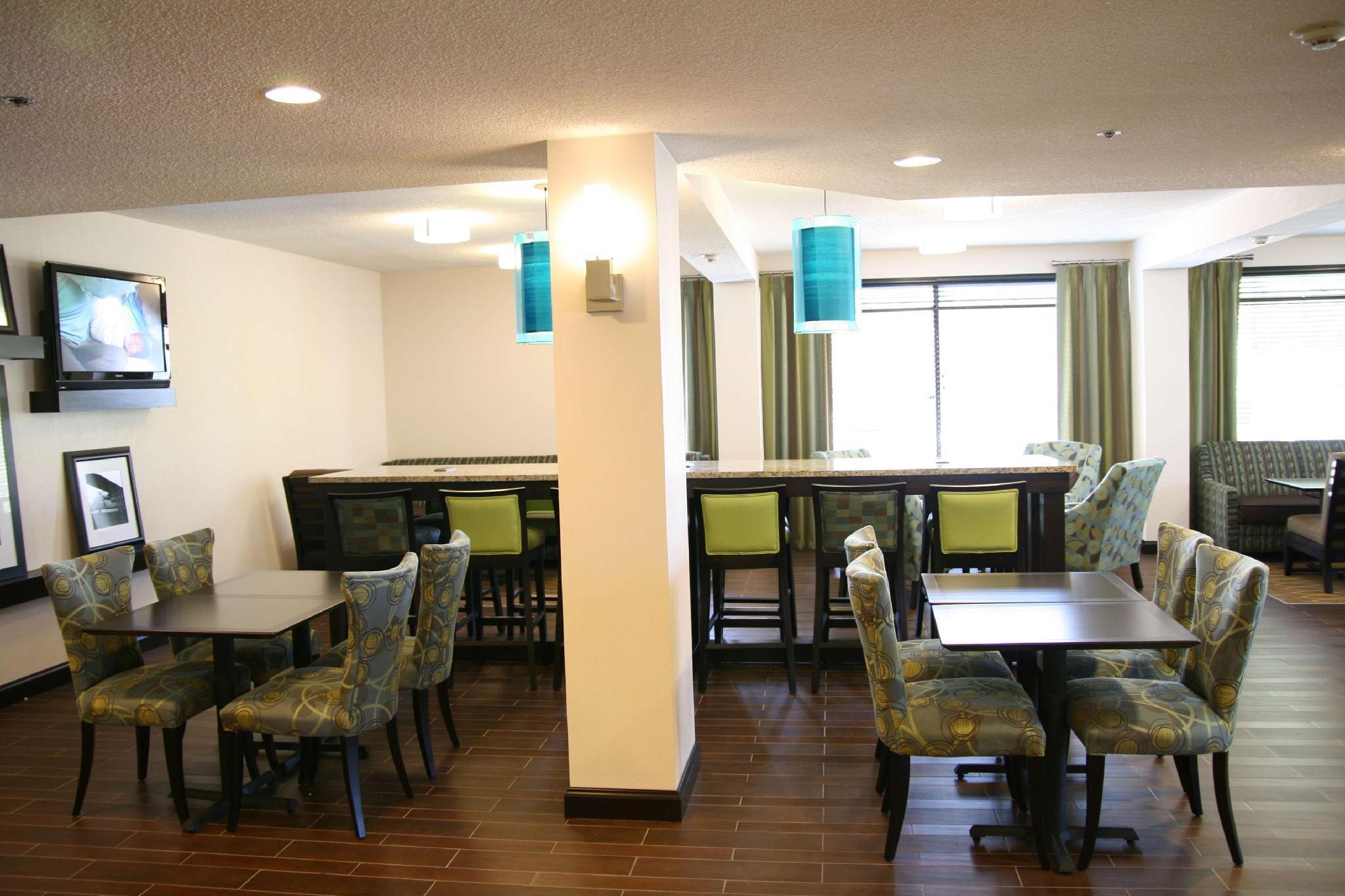 Готель Spark By Hilton Colorado Springs I 25 Central Ресторан фото